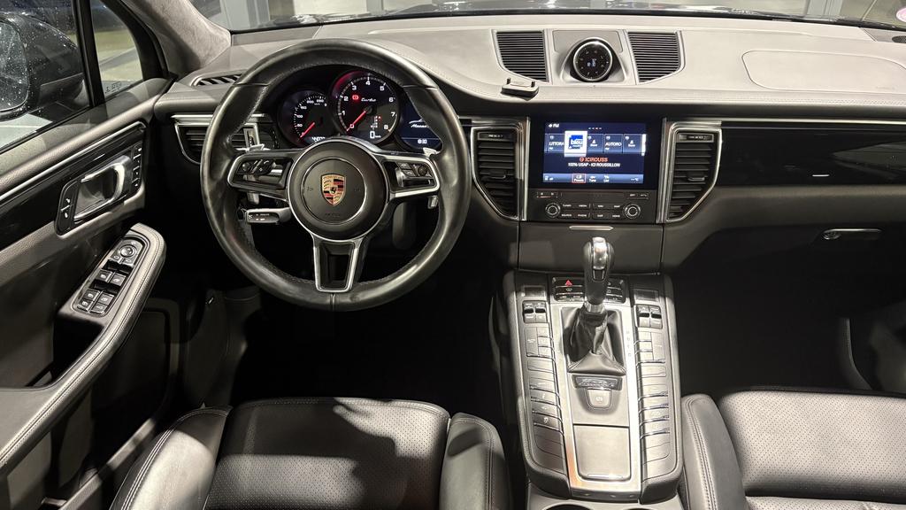 PORSCHE MACAN TURBO