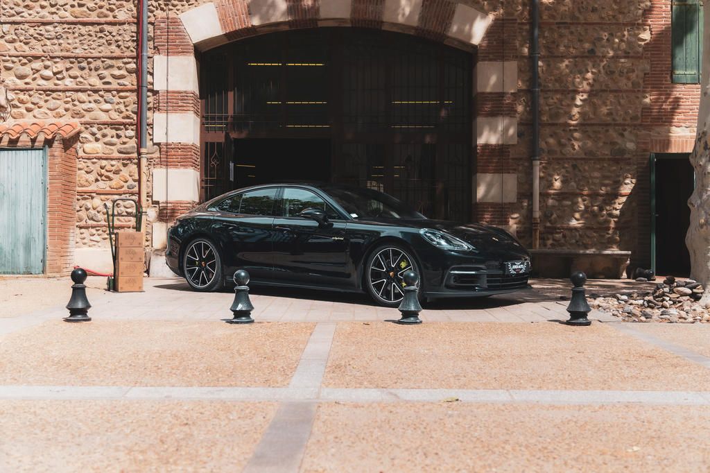 PORSCHE PANAMERA 4