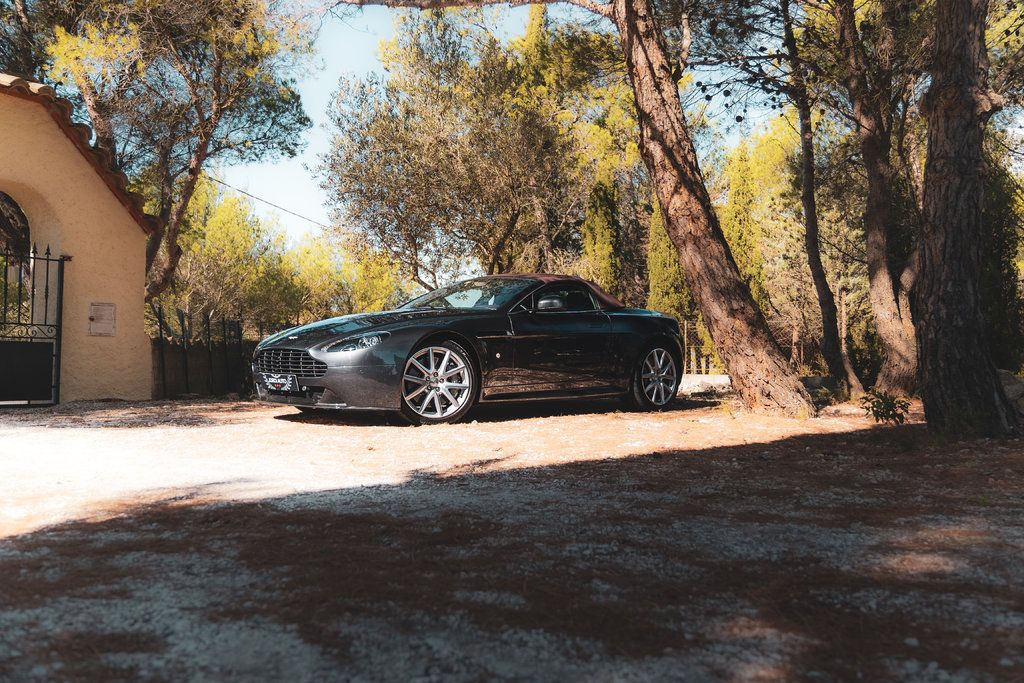 ASTON MARTIN VANTAGE